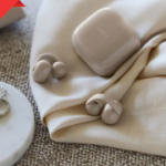 Öppna hörlurar är det senaste och här kommer några i magiska färger. (Foto: Sony)